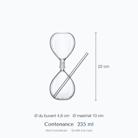 Verre Nuée coté : hauteur 22 cm, diamètre 4,8 cm en haut, 10 cm au plus large, contenance 23,5 cl du bulbe supérieur