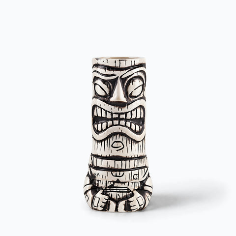 Verre Cocktail Tiki, avec son ombre portée, sur fond blanc