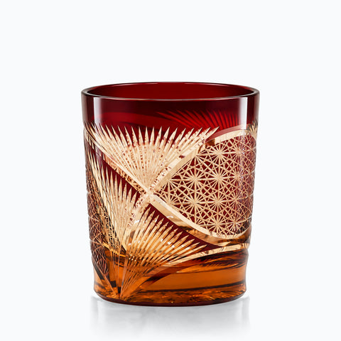 Verre Coloré Cristal, couleur cristal rubis, sur fond blanc