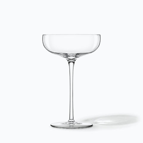 Verre à Champagne Coupe, avec son ombre portée, sur fond blanc