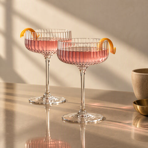 Deux verres coupe à cocktail Pivoine servis