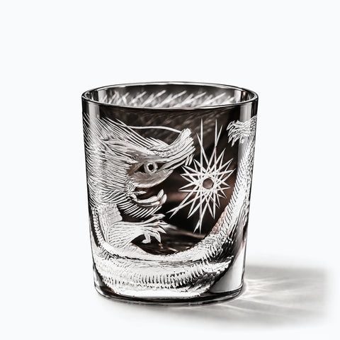 Verre Dragon Kage, avec son ombre portée, sur fond blanc