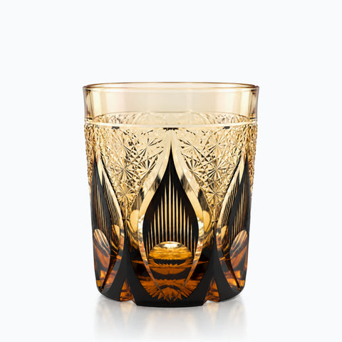 Verre Yuhi, sur fond blanc