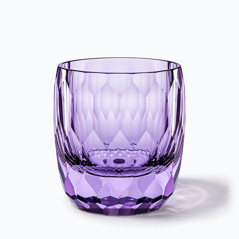 Verre de Couleur Japonais, avec son ombre portée, sur fond blanc