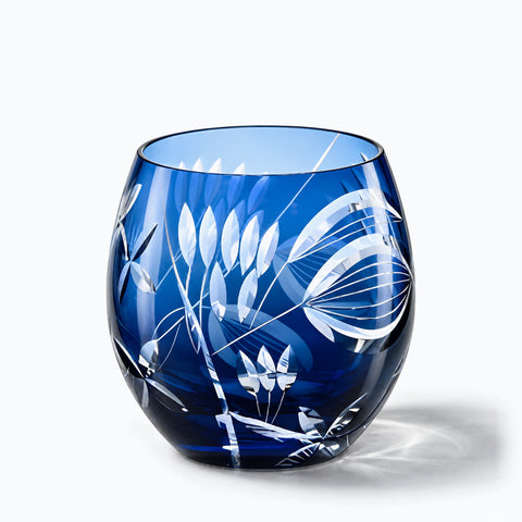Verre Kiriko Coloré, avec son ombre portée, sur fond blanc