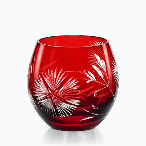 Verre Kiriko Coloré, couleur rubis, sur fond blanc