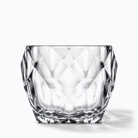 Verre Snifter, avec son ombre portée, sur fond blanc