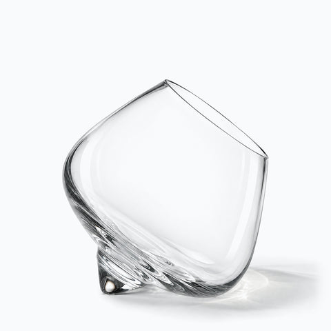 Verre Toupie · Pirouette, avec son ombre portée, sur fond blanc