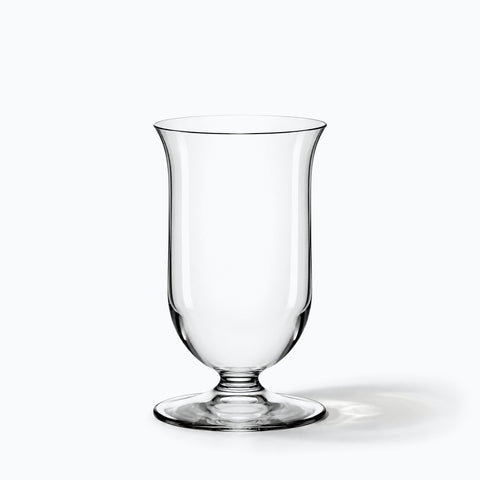 Verre Tulipe Cognac, avec son ombre portée, sur fond blanc