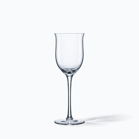 Verre à cocktail Muguet seul sur fond blanc, avec son ombre portée