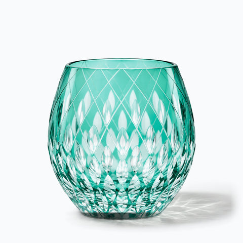 Verre à Eau Bleu Turquoise Edo Kiriko, avec son ombre portée, sur fond blanc