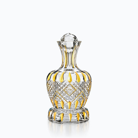 Ancienne Carafe à Vin Gold Ambré Chaconne, sur fond blanc