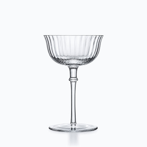 Beau Verre à Cocktail, sur fond blanc
