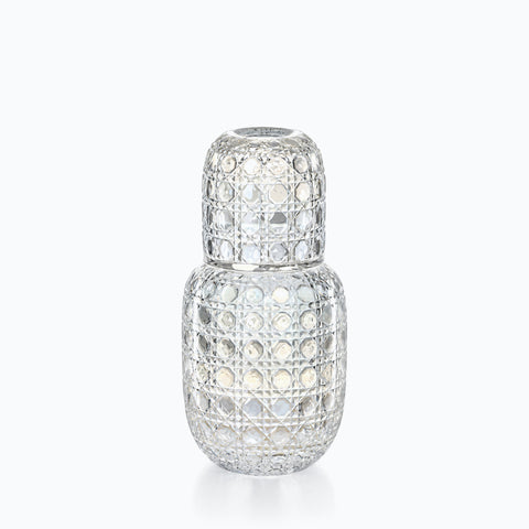 Belle Carafe d'eau Aqualina, sur fond blanc