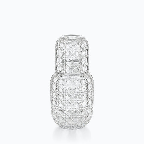 Belle Carafe d'eau Aqualina, couleur diamant, sur fond blanc