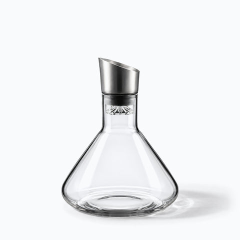 Carafe à Décanter avec Filtre Décantia, avec son ombre portée, sur fond blanc