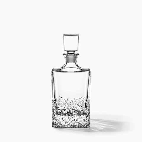 Carafe à Digestif Lofoten, avec son ombre portée, sur fond blanc