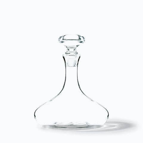 Carafe à Vin Ancienne Lento, avec son ombre portée, sur fond blanc