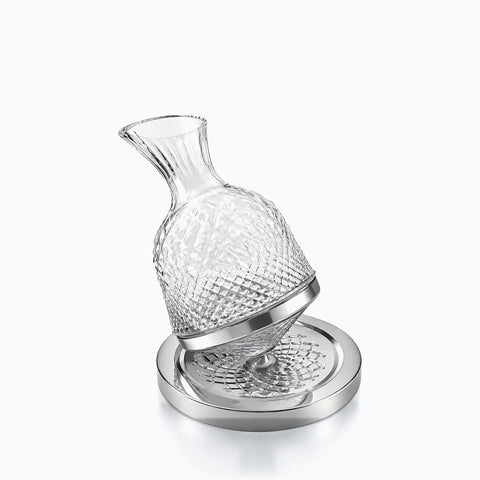 Carafe à Vin Gravée Perle, sur fond blanc