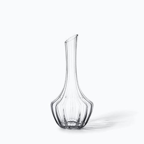 Carafe à Vin Ondulé Sienna, avec son ombre portée, sur fond blanc