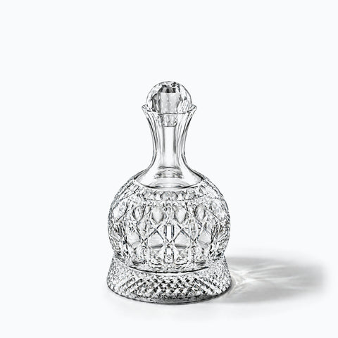 Carafe à Vin Ronde Orbite, avec son ombre portée, sur fond blanc