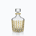 Carafe Ancienne Cristal Taillé en Losange Écusson, sur fond blanc