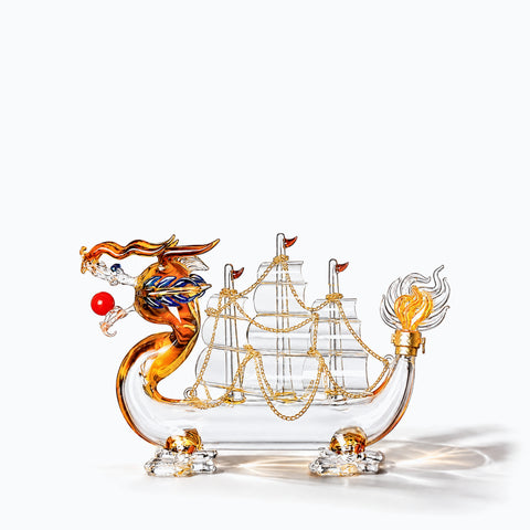 Carafe Bateau Drakkar, avec son ombre portée, sur fond blanc