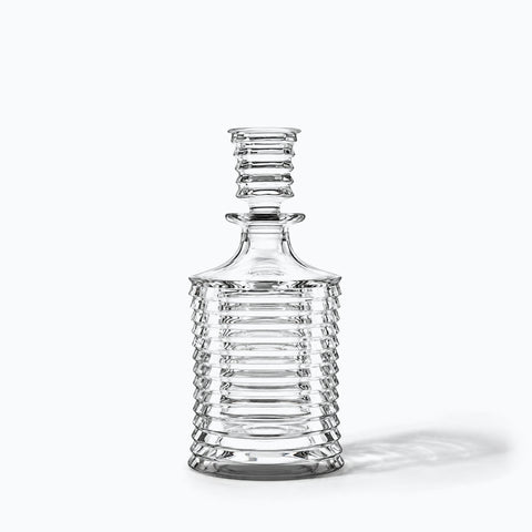 Carafe à Whisky Bouchon en Verre Tonneau, avec son ombre portée, sur fond blanc