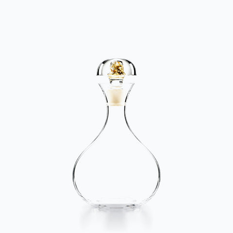 Carafe de Vin avec Bouchon Clarté, sur fond blanc
