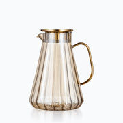 Carafe d'eau Ancienne Fresca, sur fond blanc