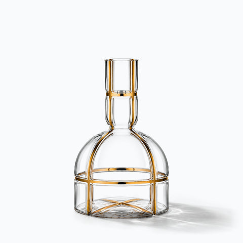Carafe à Décanter Or Bourdon, avec son ombre portée, sur fond blanc
