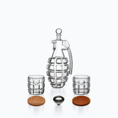 Épicéa Carafe à Whisky, sur fond blanc