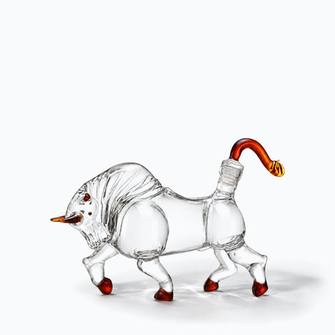 Carafe Taureau, avec son ombre portée, sur fond blanc