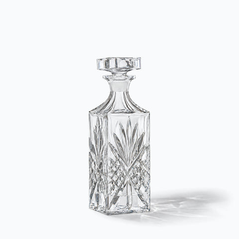 Carafe à Whisky Cristal Gravée Velaro, avec son ombre portée, sur fond blanc