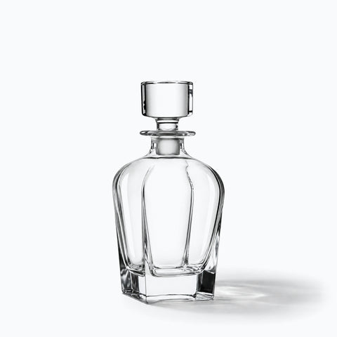 Carafe à Whisky Moderne Narval, avec son ombre portée, sur fond blanc