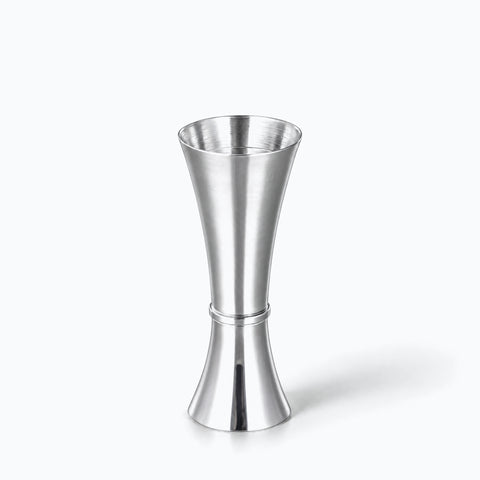 Doseur inox Once seul sur fond blanc, ombre portée
