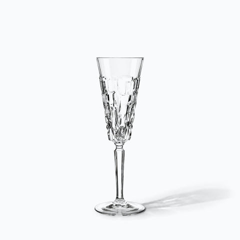 Jolie Verre à Champagne Flûte, avec son ombre portée, sur fond blanc