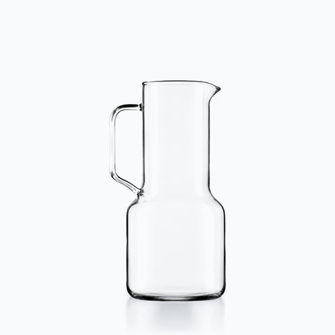 Jolie Carafe d'eau Ruisseau, sur fond blanc