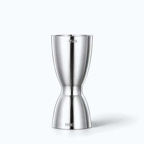 Mesure cocktail Étalon à double cône en inox poli seule sur fond blanc, ombre portée