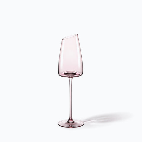 Nouveau Verre à Champagne, avec son ombre portée, sur fond blanc