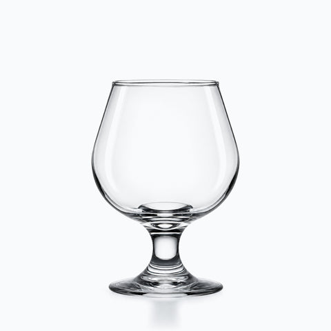 Petit Verre à Cognac, sur fond blanc