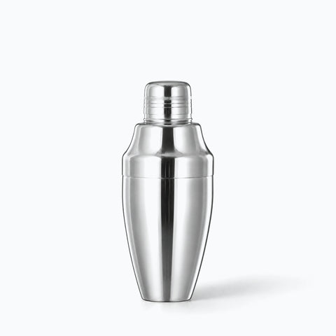 Shaker Amande en inox poli miroir seul sur fond blanc, ombre portée