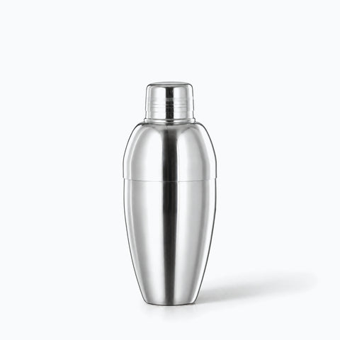 Shaker cobbler Galbe seul sur fond blanc, avec son ombre portée