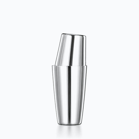 Shaker Boston cocktail en inox poli miroir, deux gobelets emboîtés, fond clair