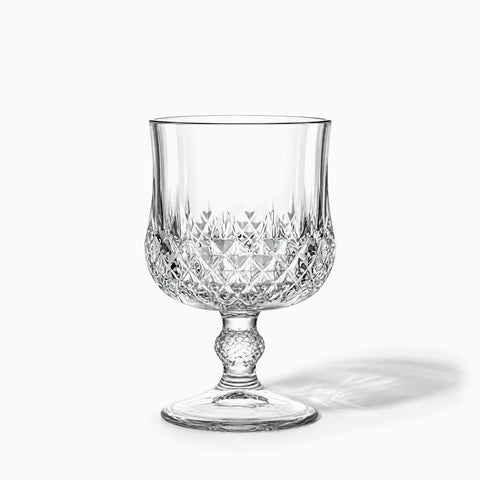 Verre à Cognac Ancien, avec son ombre portée, sur fond blanc
