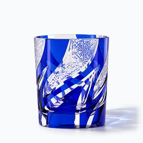 Verre à Eau Bleu, avec son ombre portée, sur fond blanc