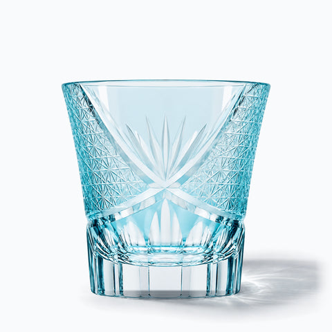 Verre à Eau Bleu Ciel, avec son ombre portée, sur fond blanc