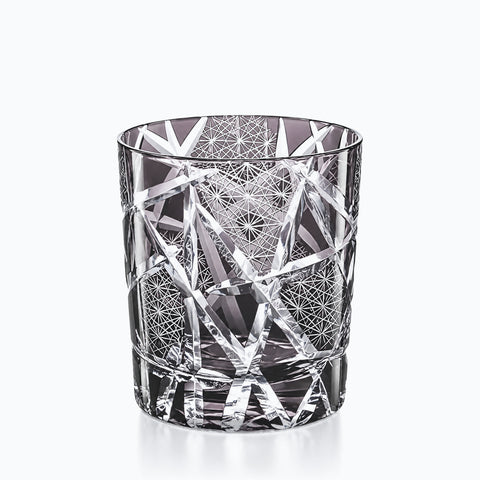 Verre à Eau Ciselé, sur fond blanc