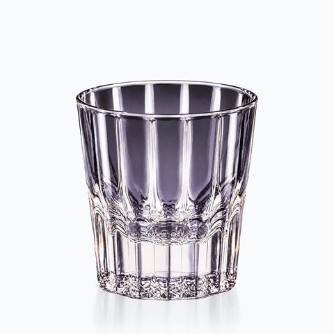 Verre à Eau Coloré, couleur noir, sur fond blanc
