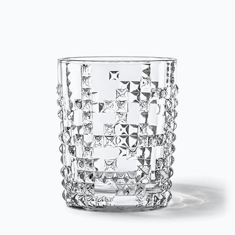 Verre à Eau Design Original, avec son ombre portée, sur fond blanc